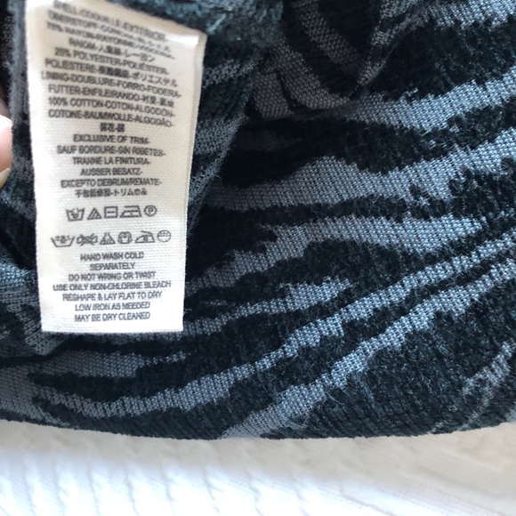 Dress - Picture 4 of 4